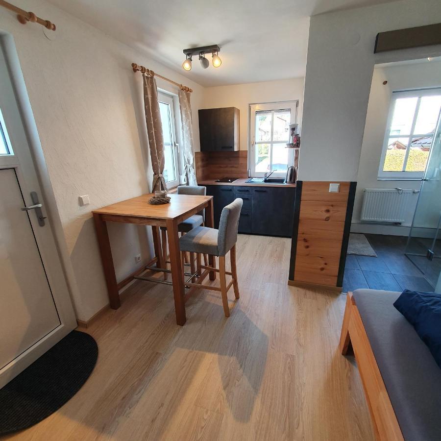 Alte Backstube - Ferienwohnung Huettenstube Und Ferienzimmer Auszeit Erkenbrechtsweiler Екстериор снимка