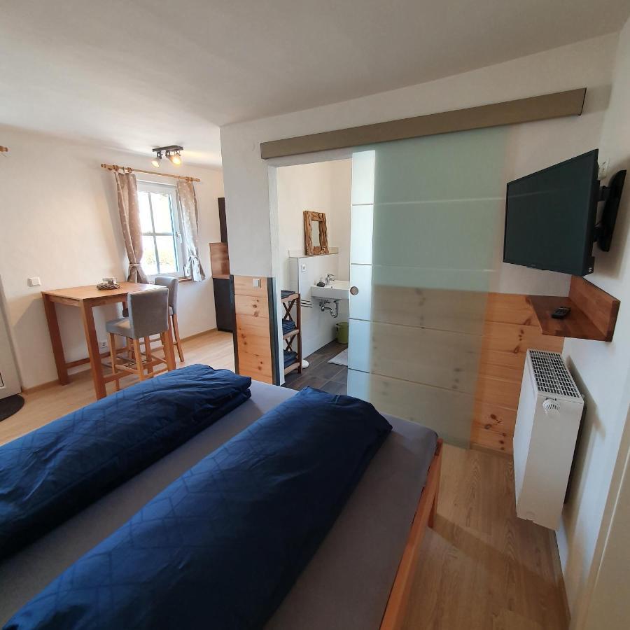 Alte Backstube - Ferienwohnung Huettenstube Und Ferienzimmer Auszeit Erkenbrechtsweiler Екстериор снимка