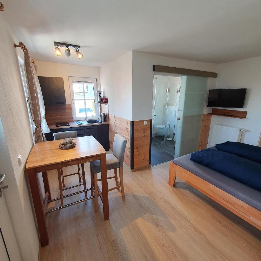 Alte Backstube - Ferienwohnung Huettenstube Und Ferienzimmer Auszeit Erkenbrechtsweiler Екстериор снимка