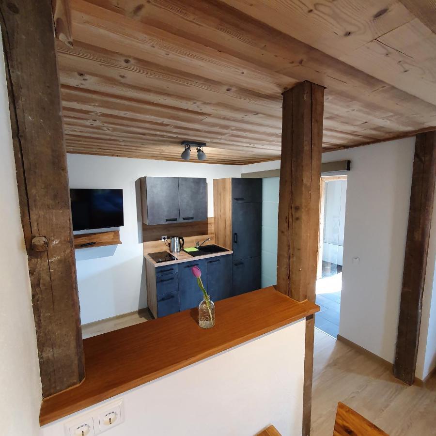 Alte Backstube - Ferienwohnung Huettenstube Und Ferienzimmer Auszeit Erkenbrechtsweiler Екстериор снимка
